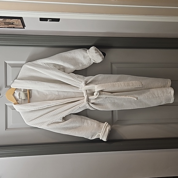 Pottery Barn Other - Pottery Barn spa robe